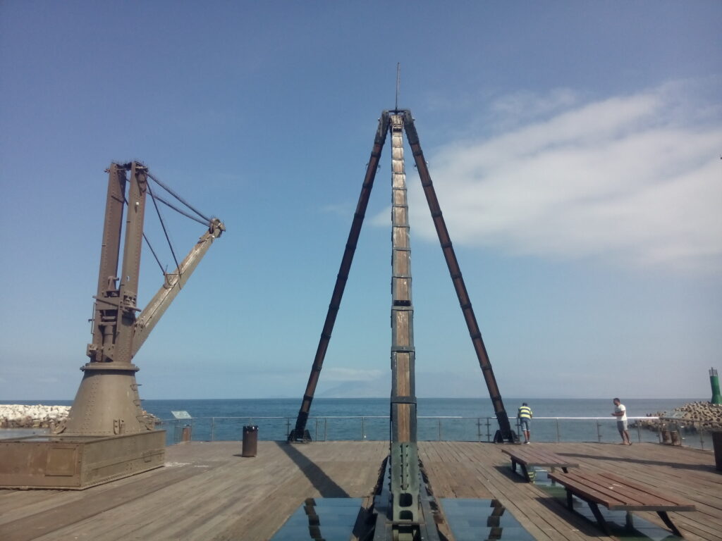 Vista del Muelle Historico de Antofagasta en el borde costero de la ciudad