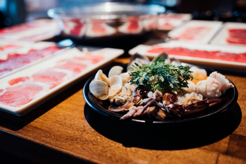 Plato de mariscos para nota sobre gastronomia marina y picadas de Antofagasta