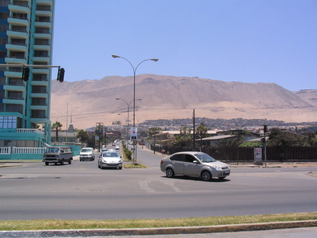 Calle urbana de Iquique para nota patrimonial sobre memoria de ciudad e incendio de 1883